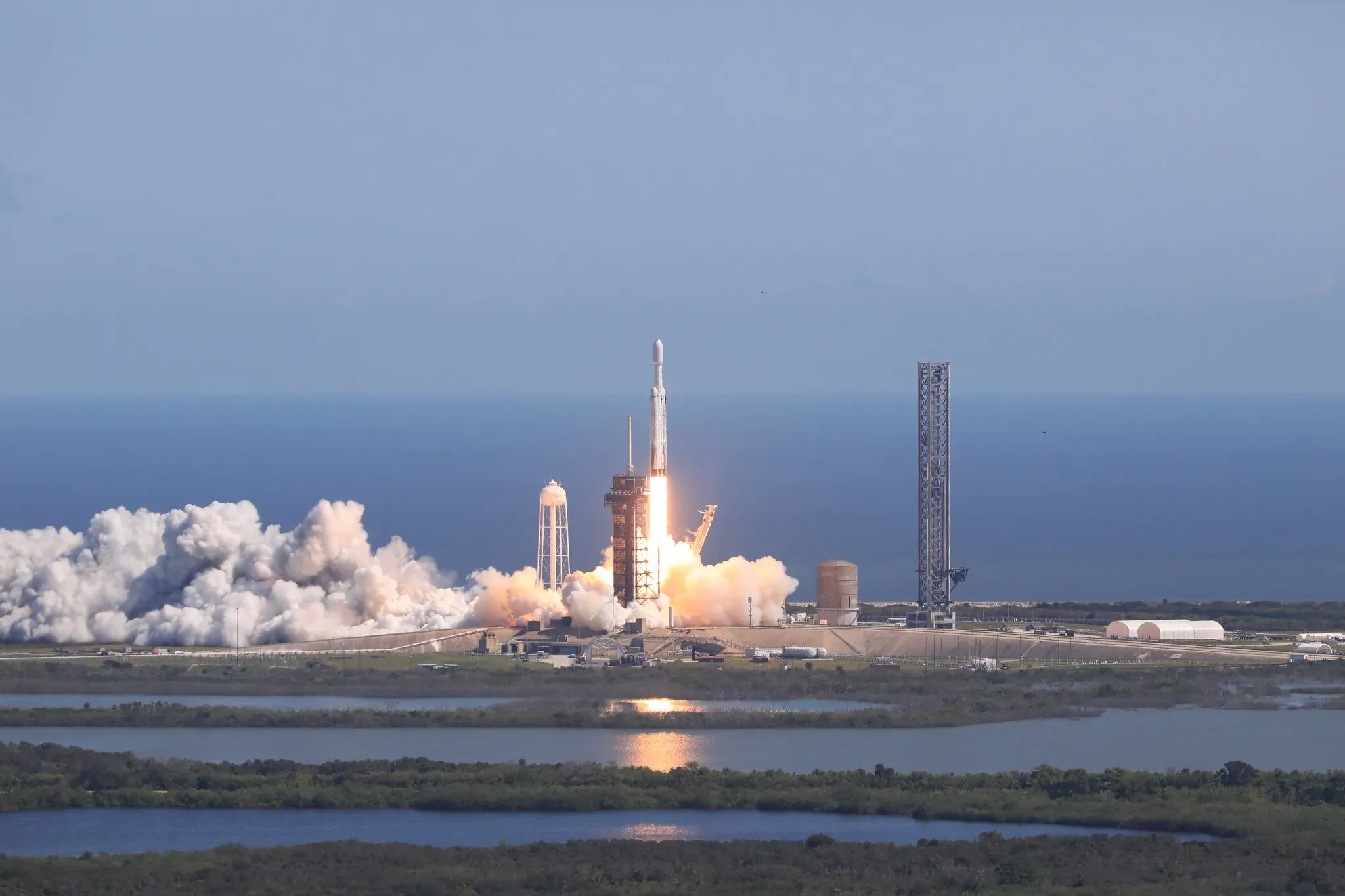 A SpaceX Falcon Heavy rocket carrying NASA’s Europa Clipper